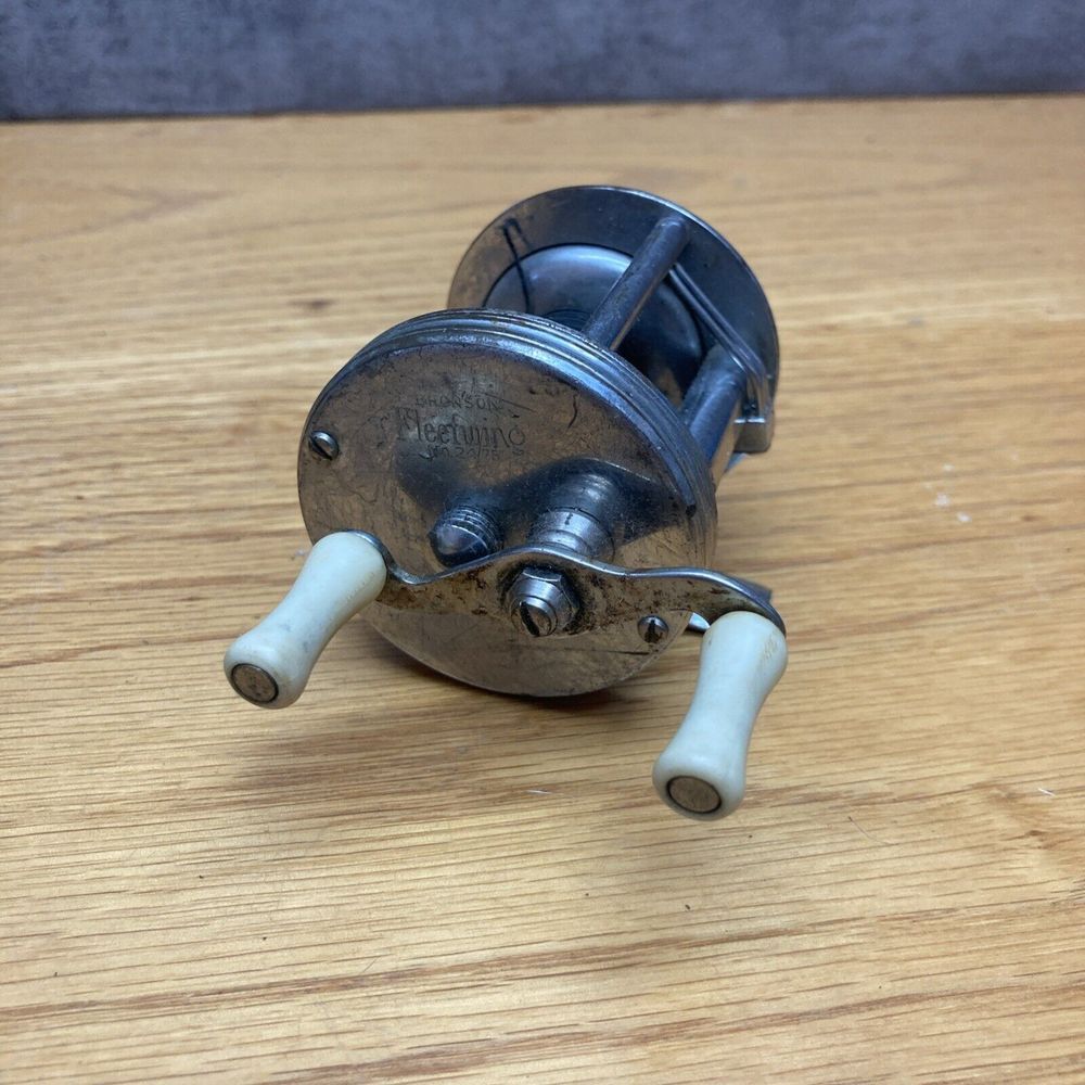 Vintage Bronson Fleetwing 2475 Baitcasting Fishing Reel